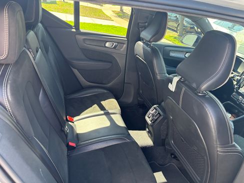 Used 2021 Volvo XC40 P8 Recharge image 9