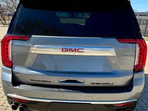 Used 2022 GMC Yukon XL Denali w/ Advanced Technology Package image 5