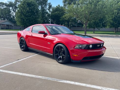 Used 2012 Ford Mustang GT Premium w/ HID Headlamps & Security Pkg RWD image 6