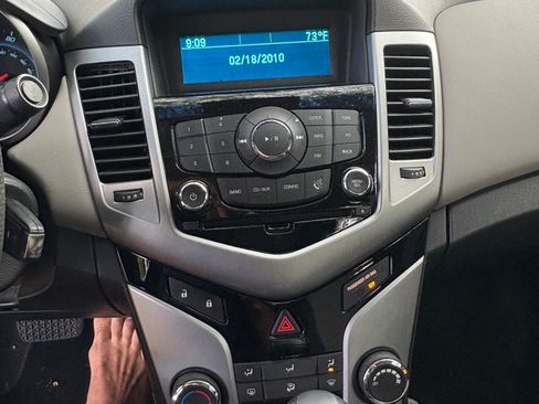 Used 2014 Chevrolet Cruze LS image 10