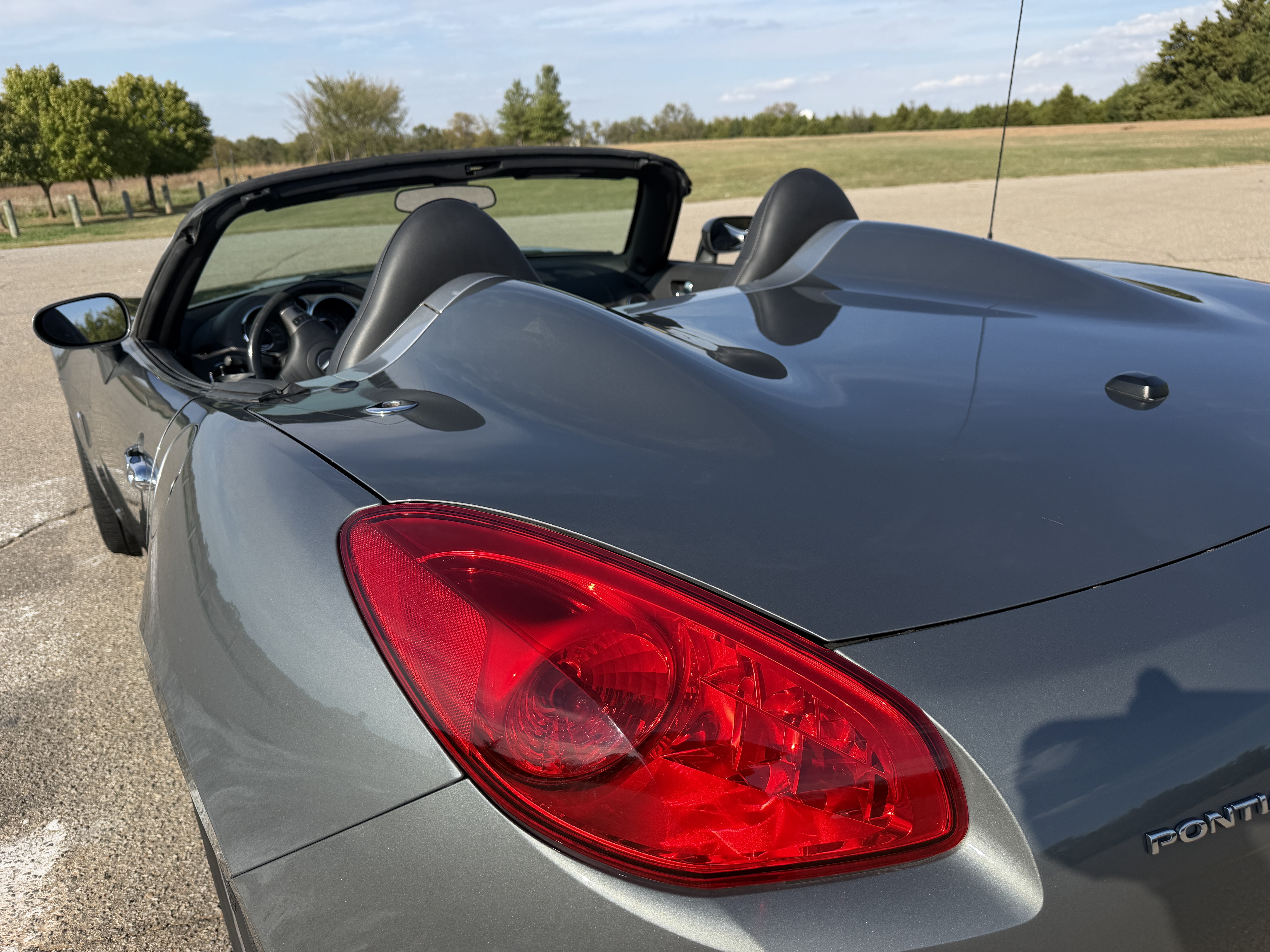 Used 2007 Pontiac Solstice GXP w/ Premium Package RWD image 32