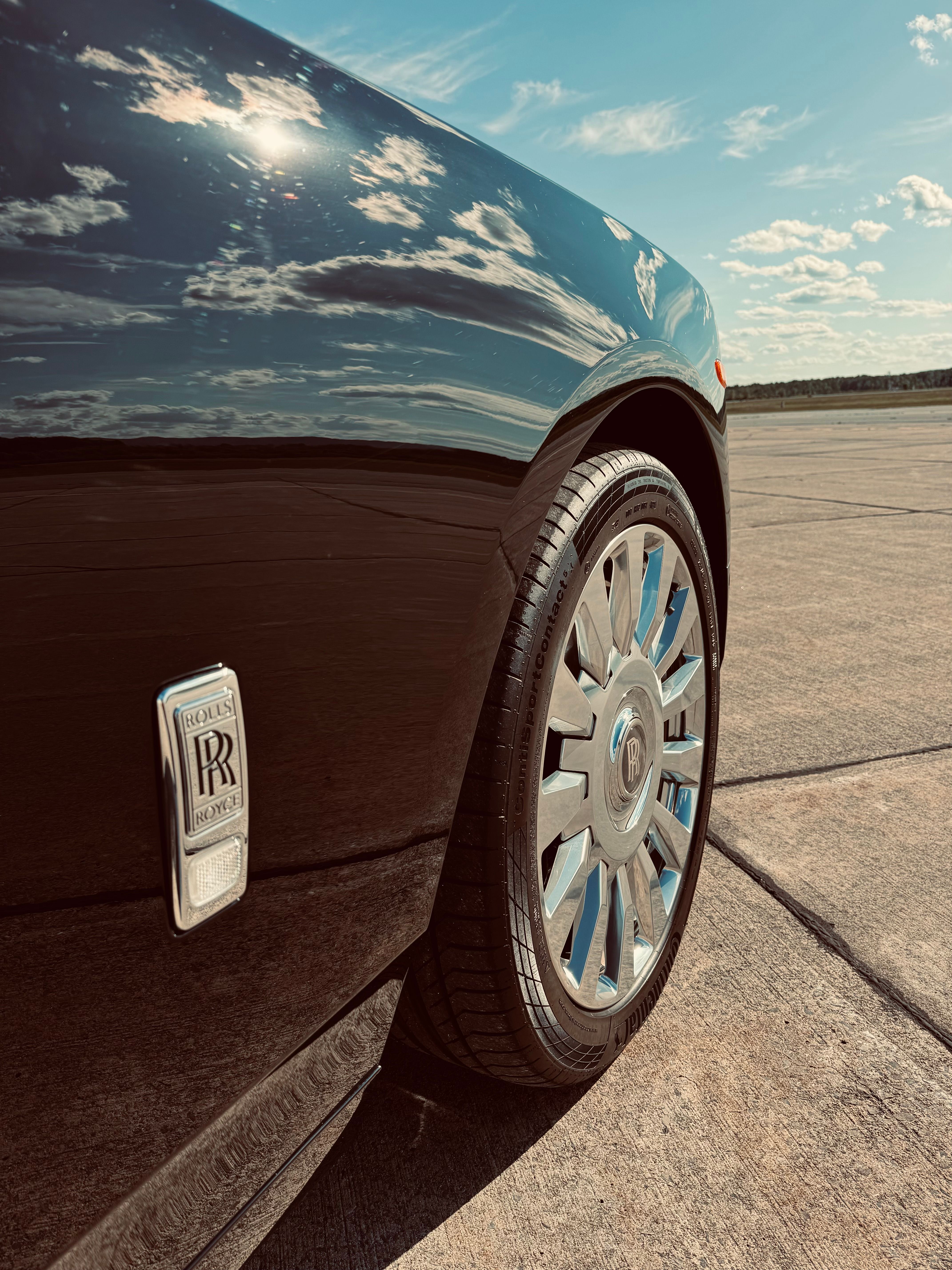 Used 2022 Rolls-Royce Phantom Sedan w/ The Phantom Package RWD image 11