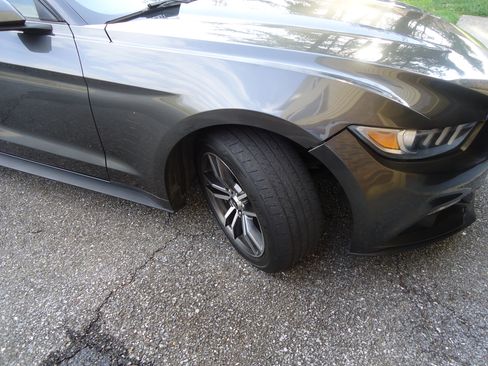 Used 2017 Ford Mustang Premium image 32