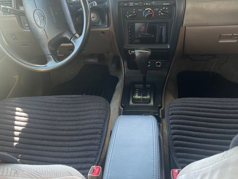 Used 2001 Toyota 4Runner SR5 image 10