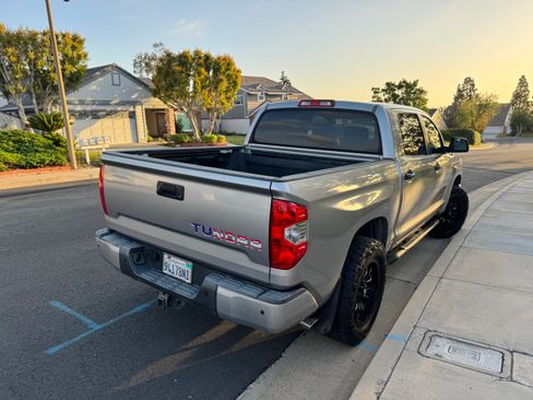 Used 2014 Toyota Tundra Limited w/ Limited Premium Package AWD/4WD image 5