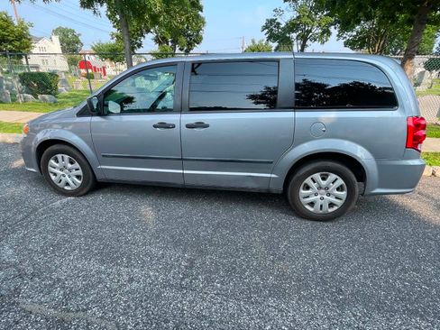 Used 2016 Dodge Grand Caravan American Value Package FWD image 2
