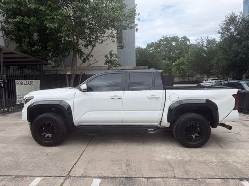 Used 2024 Toyota Tacoma SR5 AWD/4WD image 14