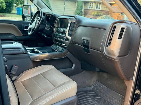 Used 2017 GMC Sierra 2500 Denali w/ Duramax Plus Package AWD/4WD image 6