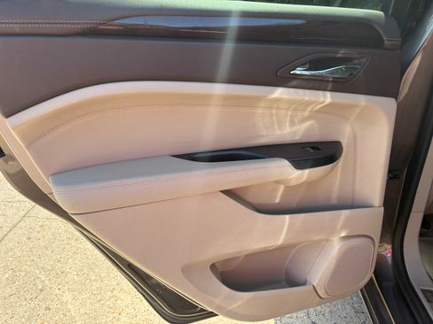 Used 2014 Cadillac SRX Luxury FWD image 24