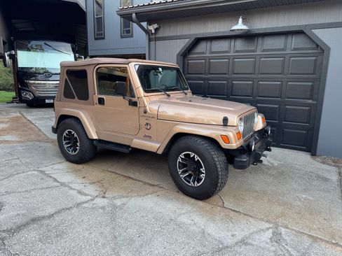 Used 1999 Jeep Wrangler Sahara AWD/4WD image 1