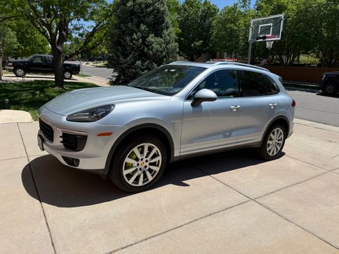 Used 2016 Porsche Cayenne S AWD/4WD image 6