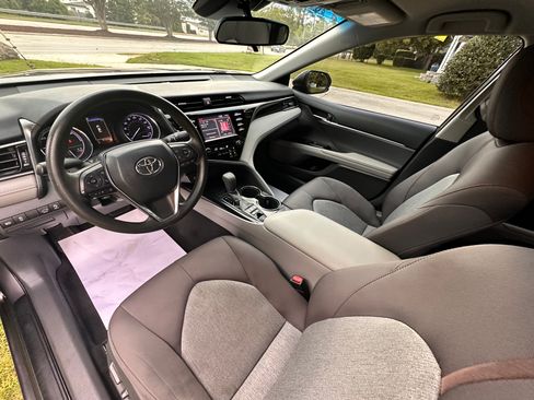 Used 2019 Toyota Camry LE FWD image 27