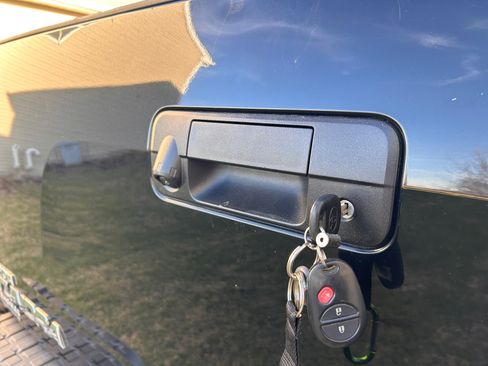 Used 2013 Toyota Tundra SR5 w/ SR5 Pkg image 26