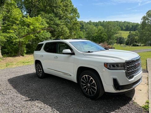 Used 2020 GMC Acadia Denali image 4