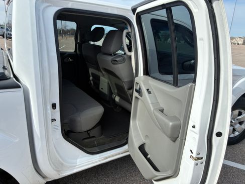 Used 2011 Nissan Frontier SV w/ SV Premium Utility Pkg image 21