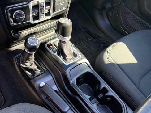 Used 2020 Jeep Wrangler Unlimited Sport image 14