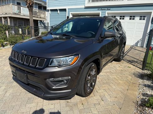 Used 2021 Jeep Compass Latitude image 9