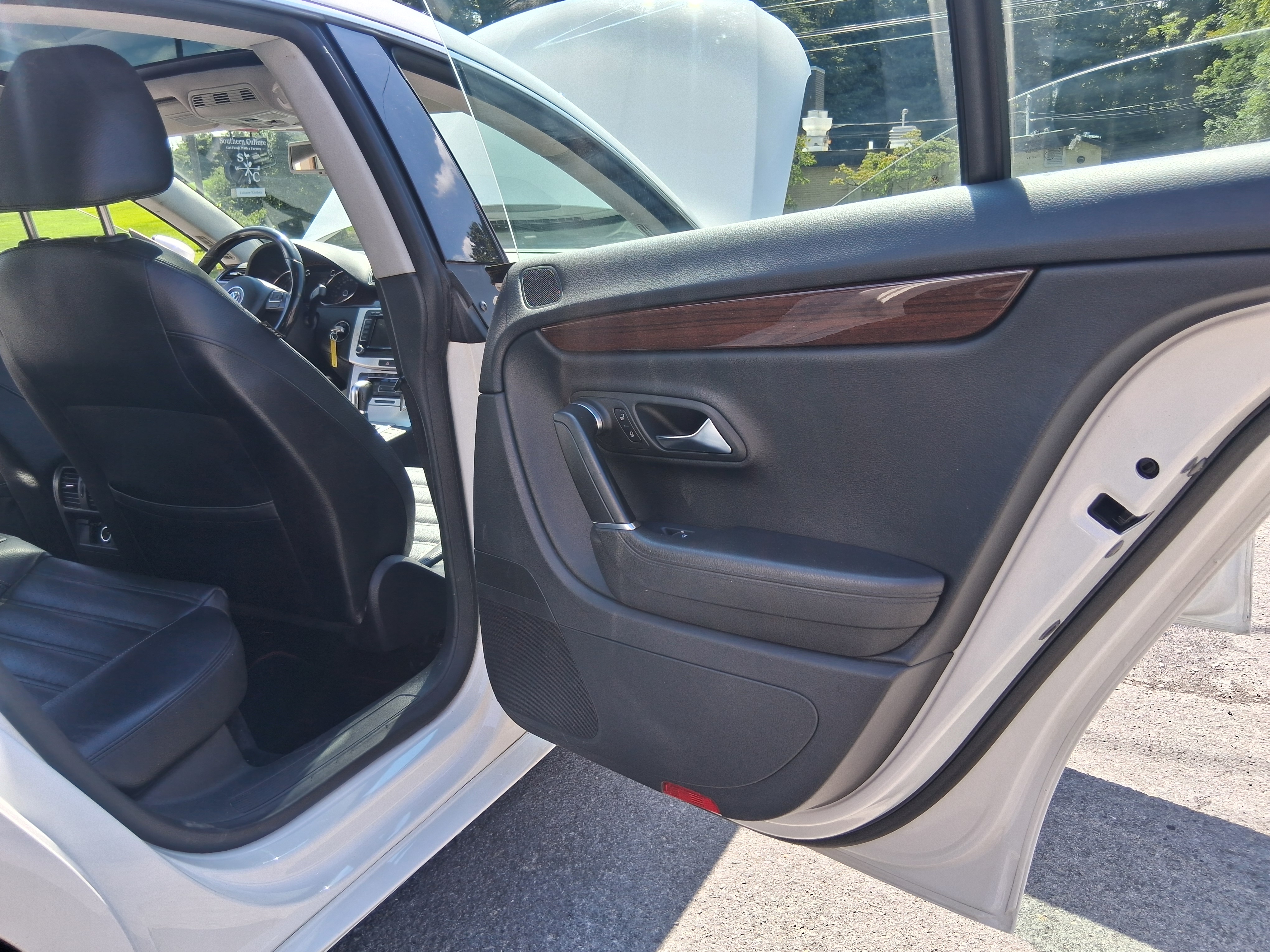 Used 2012 Volkswagen CC Lux Limited FWD image 25