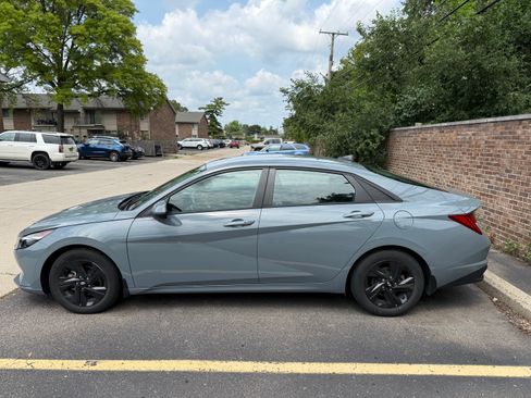 Used 2022 Hyundai Elantra Blue FWD image 10
