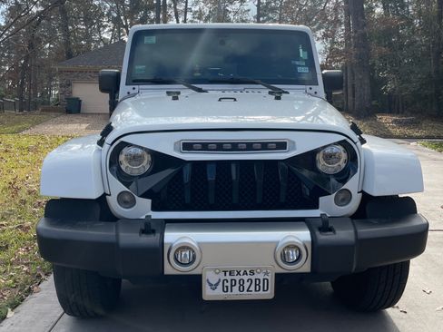 Used 2018 Jeep Wrangler Unlimited Sahara w/ Connectivity Group image 2