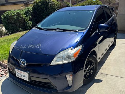 Used 2012 Toyota Prius Two FWD image 2