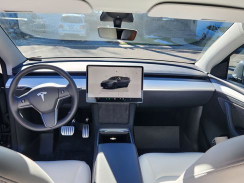 Used 2023 Tesla Model Y Performance image 15