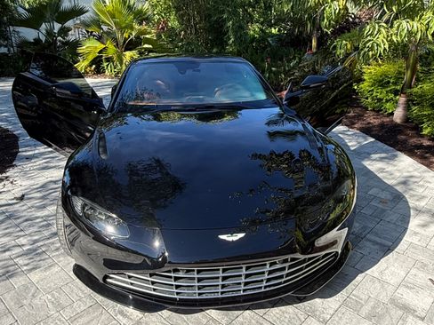 Used 2023 Aston Martin V8 Vantage Coupe RWD image 6