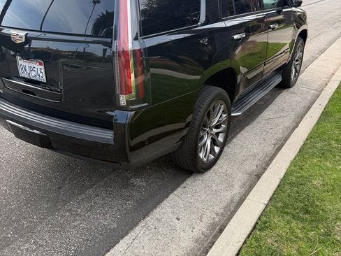 Used 2020 Cadillac Escalade Luxury w/ Escalade Sport Edition image 6