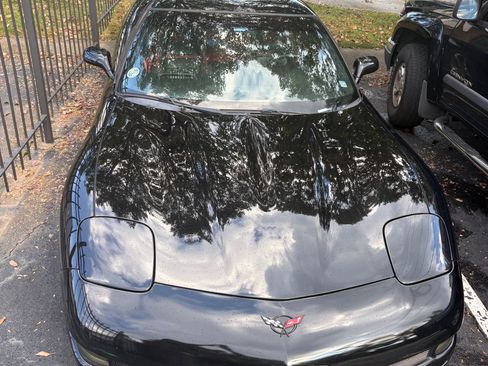 Used 2002 Chevrolet Corvette Coupe w/ Preferred Equipment Group1 image 5