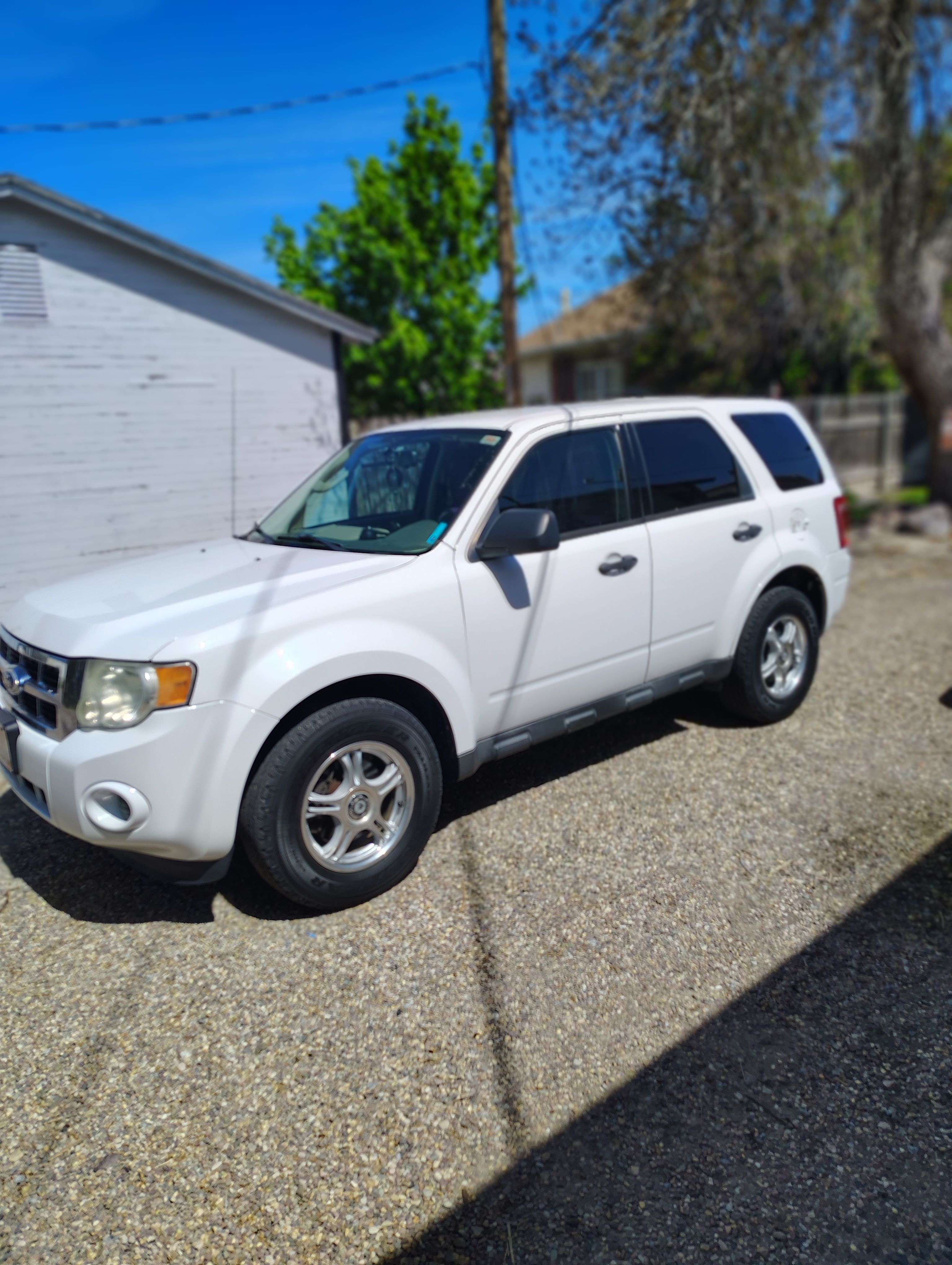 Used 2010 Ford Escape XLS AWD/4WD image 2