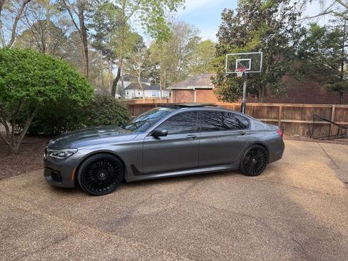 Used 2016 BMW 750i xDrive AWD/4WD image 1
