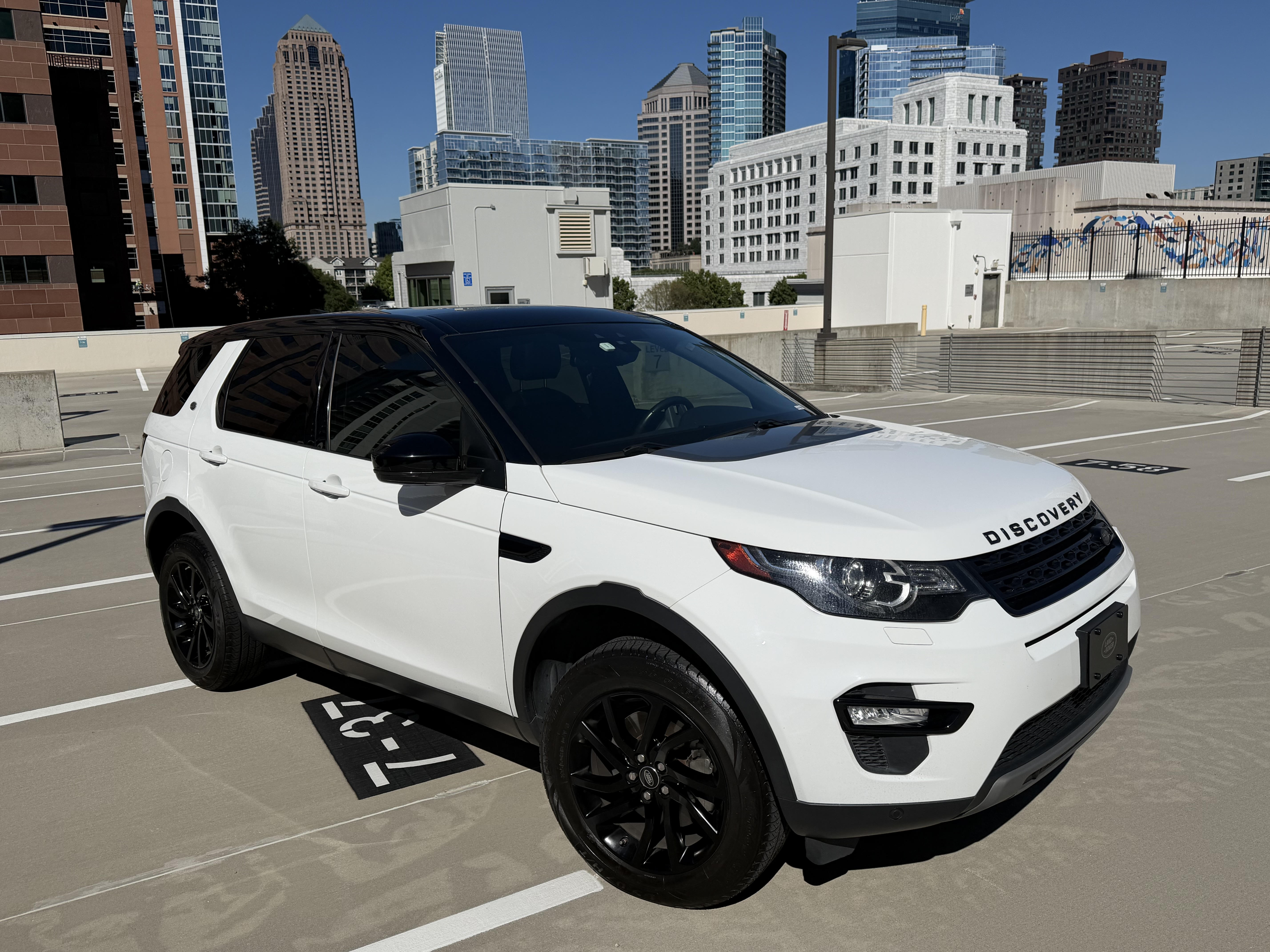 Used 2018 Land Rover Discovery Sport HSE AWD/4WD image 8
