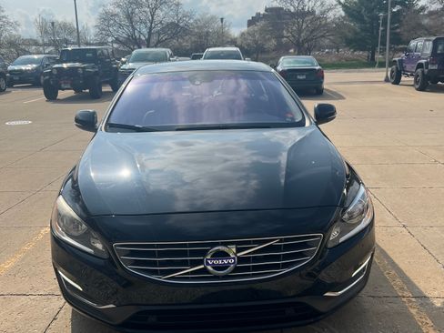 Used 2017 Volvo S60 T5 Inscription image 1