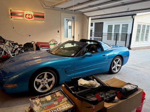 Used 1998 Chevrolet Corvette Coupe w/ Memory Pkg image 2