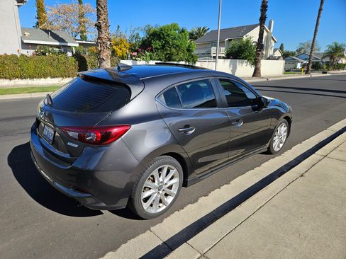 Used 2017 MAZDA MAZDA3 Grand Touring image 6