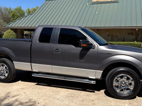 Used 2014 Ford F150 XLT w/ XLT Chrome Package image 2