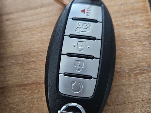 Used 2019 Nissan Rogue SV image 17