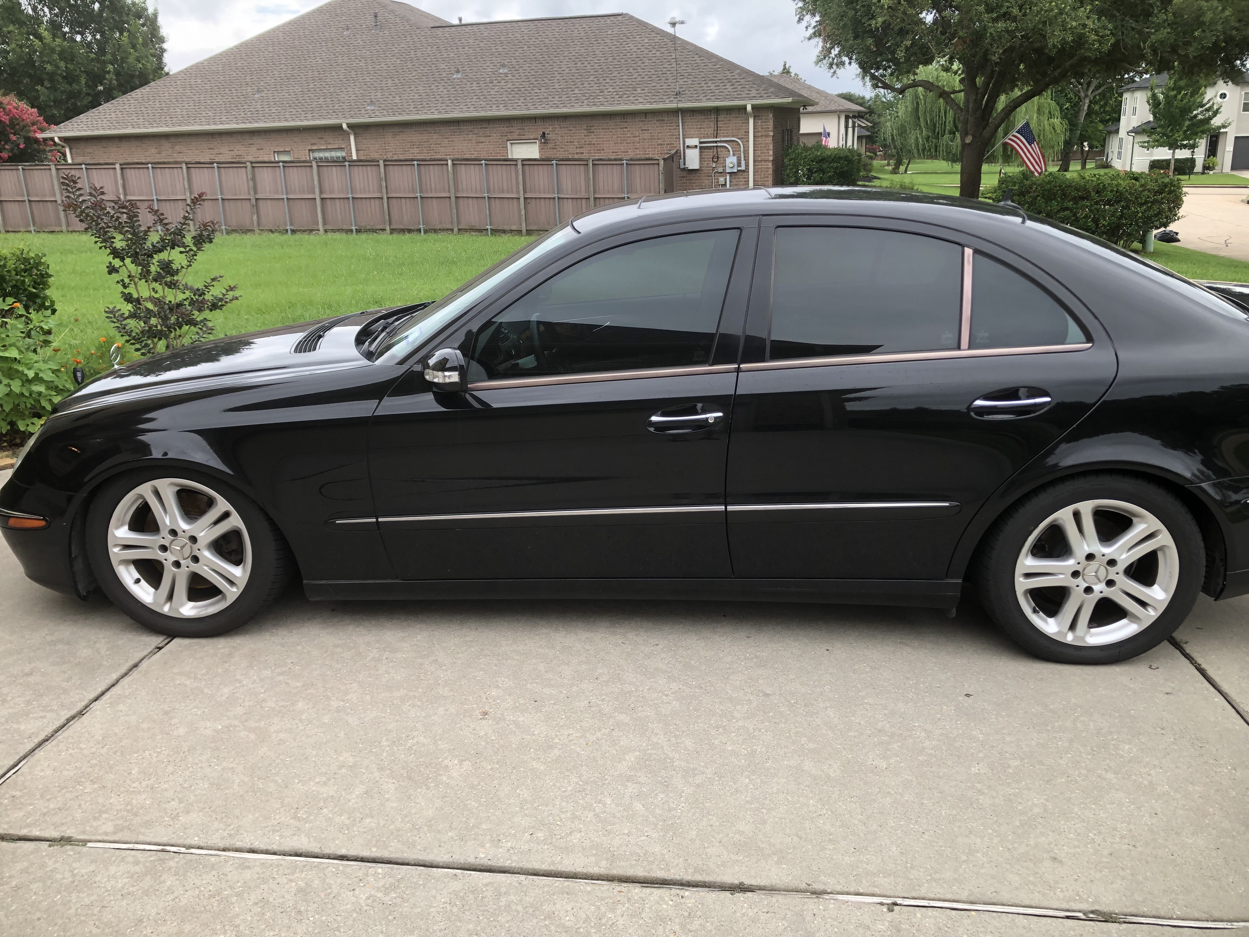 Used 2005 Mercedes-Benz E 500 4MATIC Sedan image 2
