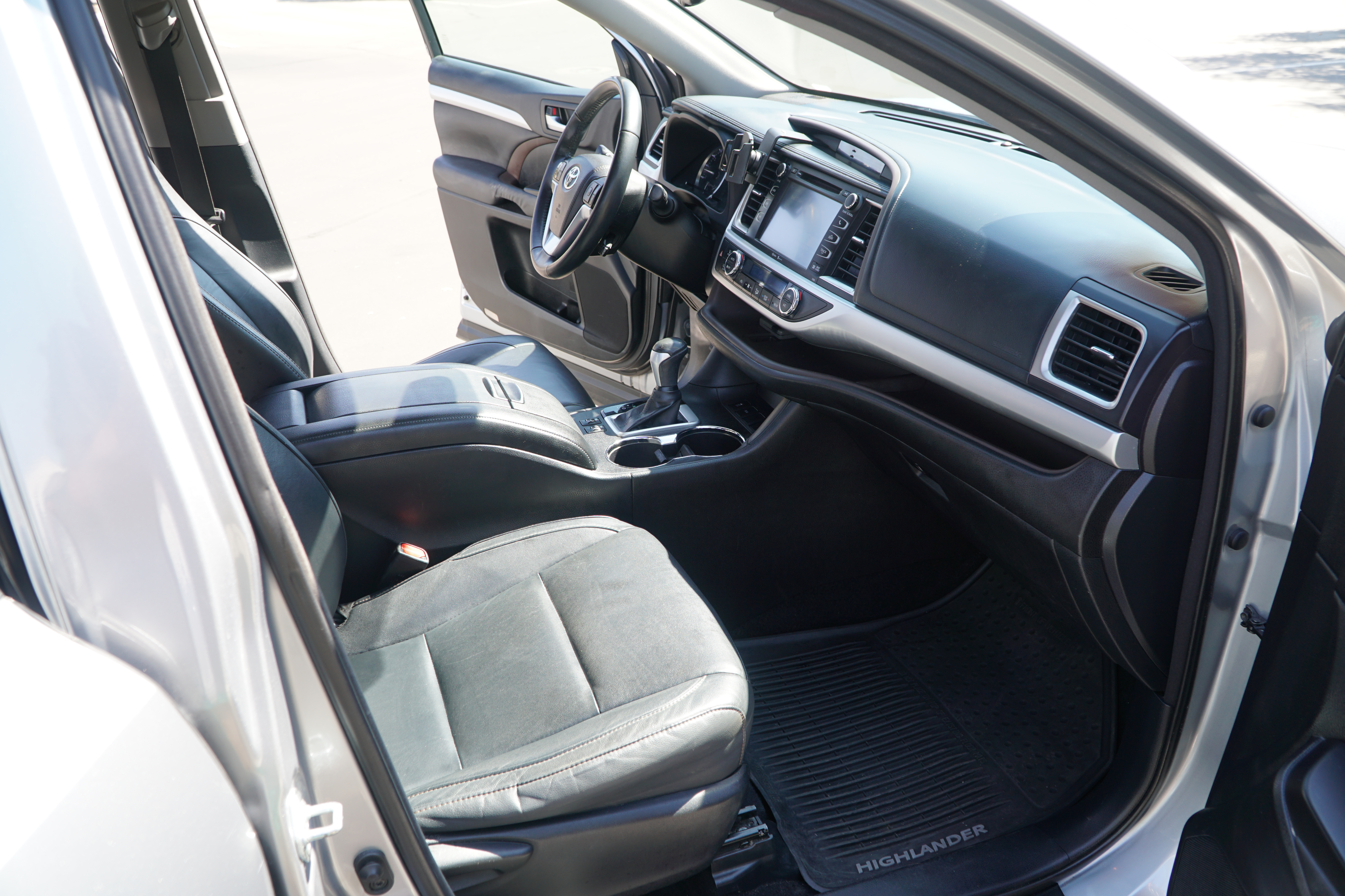 Used 2015 Toyota Highlander XLE FWD image 23