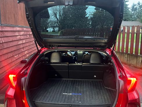 Used 2018 Toyota Prius Prime Premium image 11