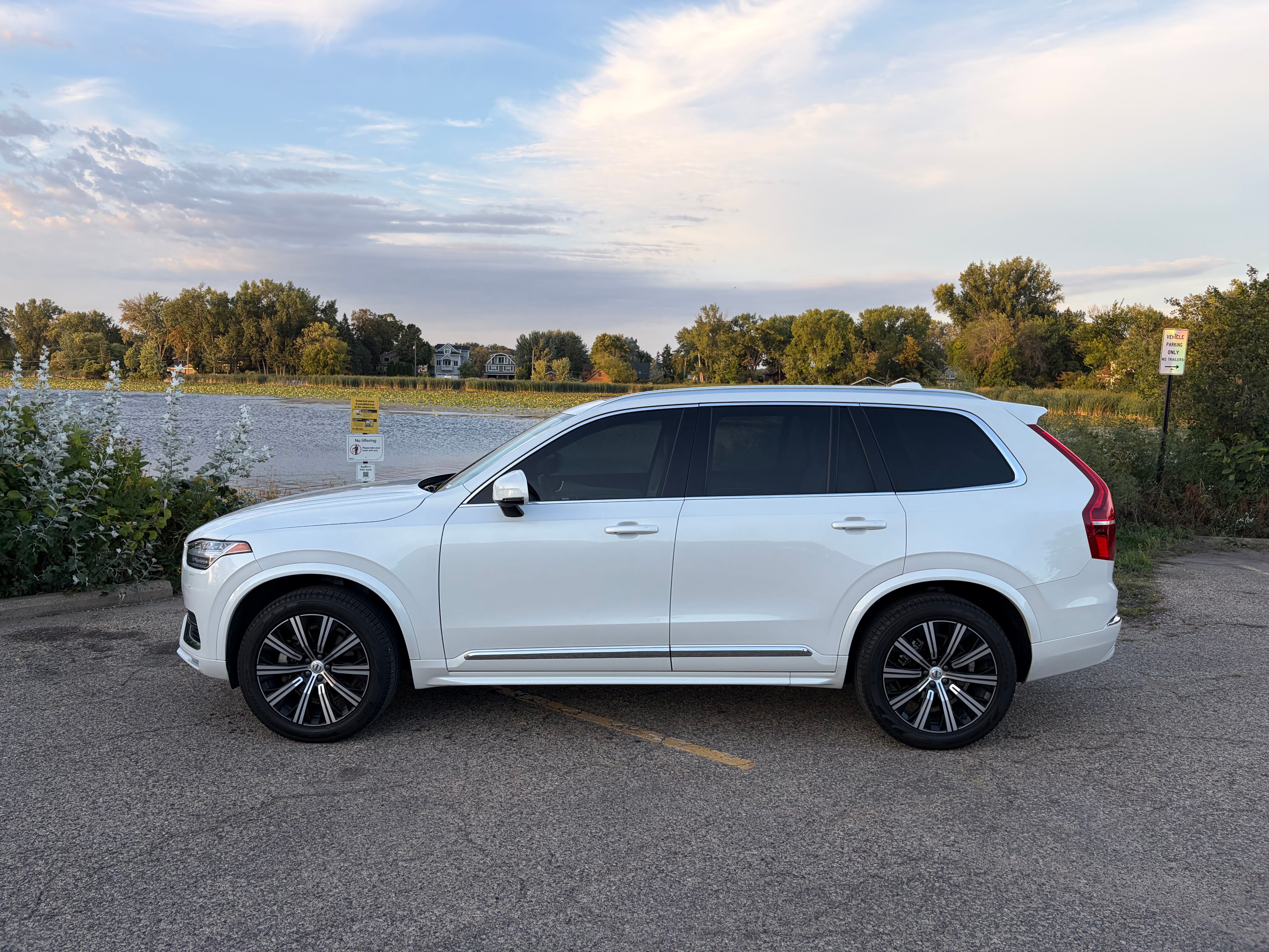 Used 2025 Volvo XC90 B5 Core w/ Protection Package Premier AWD/4WD image 4