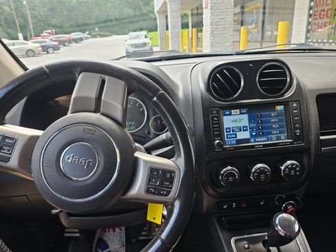 Used 2012 Jeep Compass Limited AWD/4WD image 4