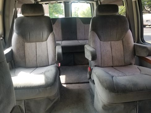 Used 2000 Chevrolet Express 1500 image 10