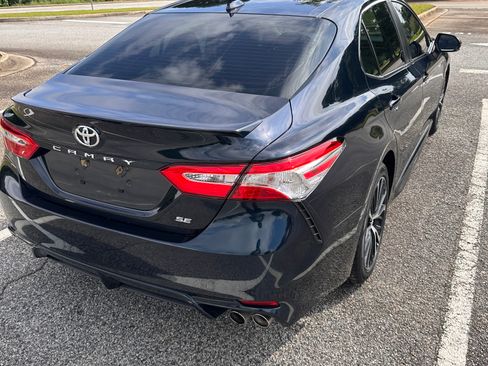 Used 2020 Toyota Camry SE w/ Convenience Package FWD image 10