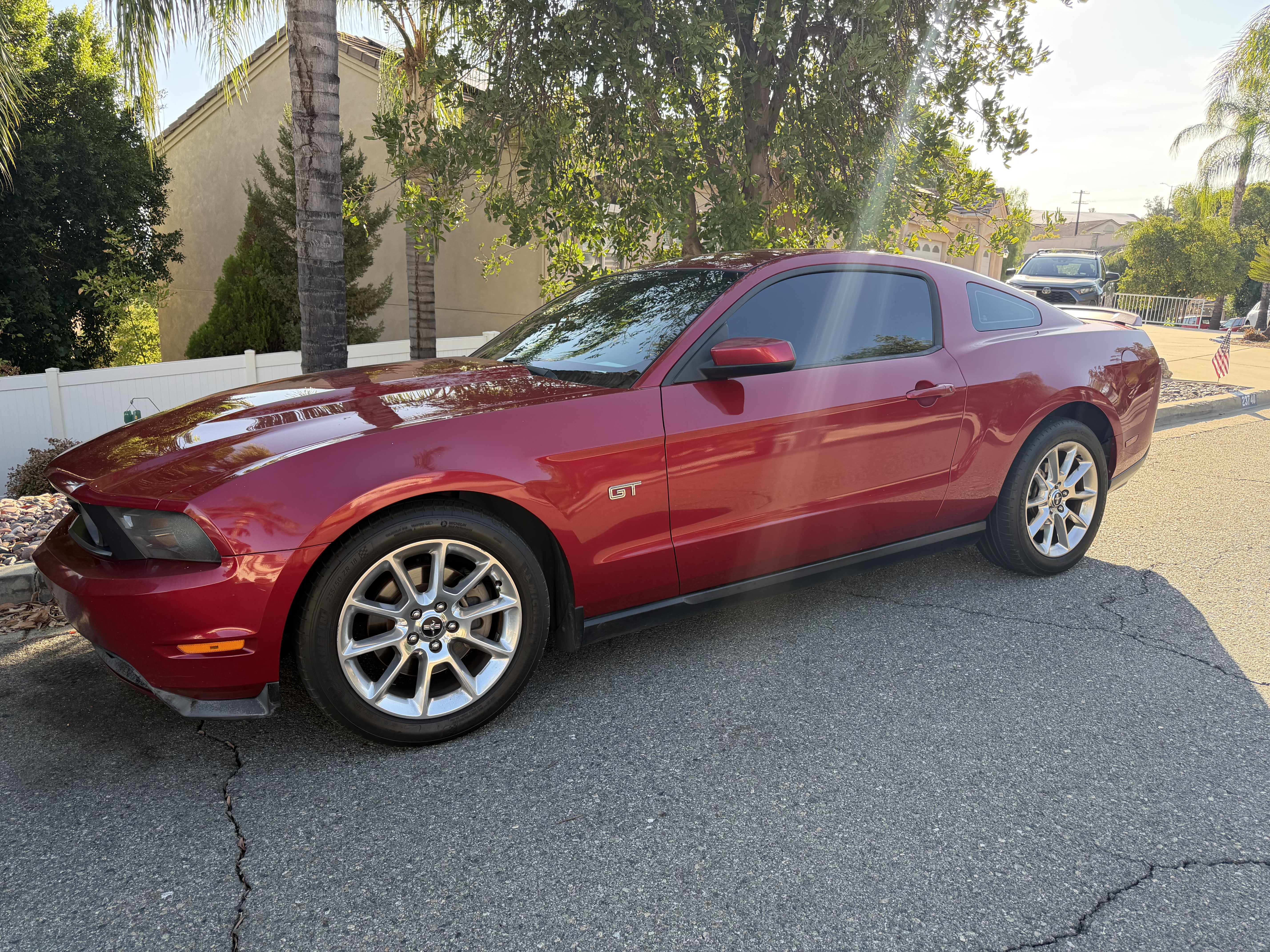 Used 2010 Ford Mustang GT Premium RWD image 1