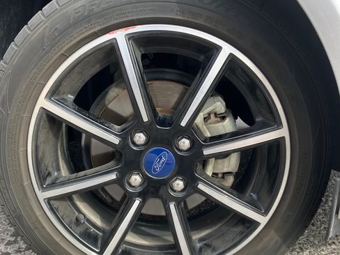 Used 2015 Ford Fiesta SE image 6