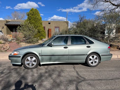 Used 2002 Saab 9-3 SE image 2