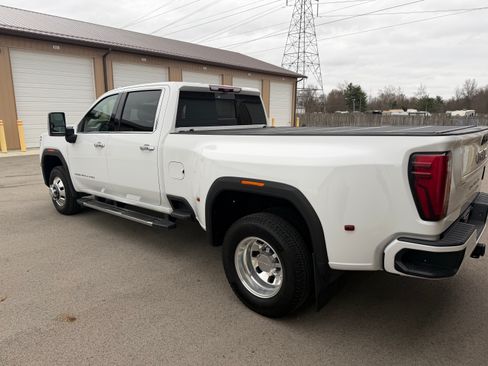 Used 2024 GMC Sierra 3500 Denali w/ Denali Reserve Package image 9