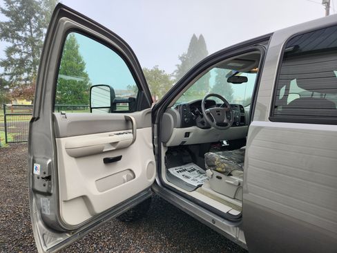 Used 2009 GMC Sierra 2500 SLE w/ Convenience Package image 6