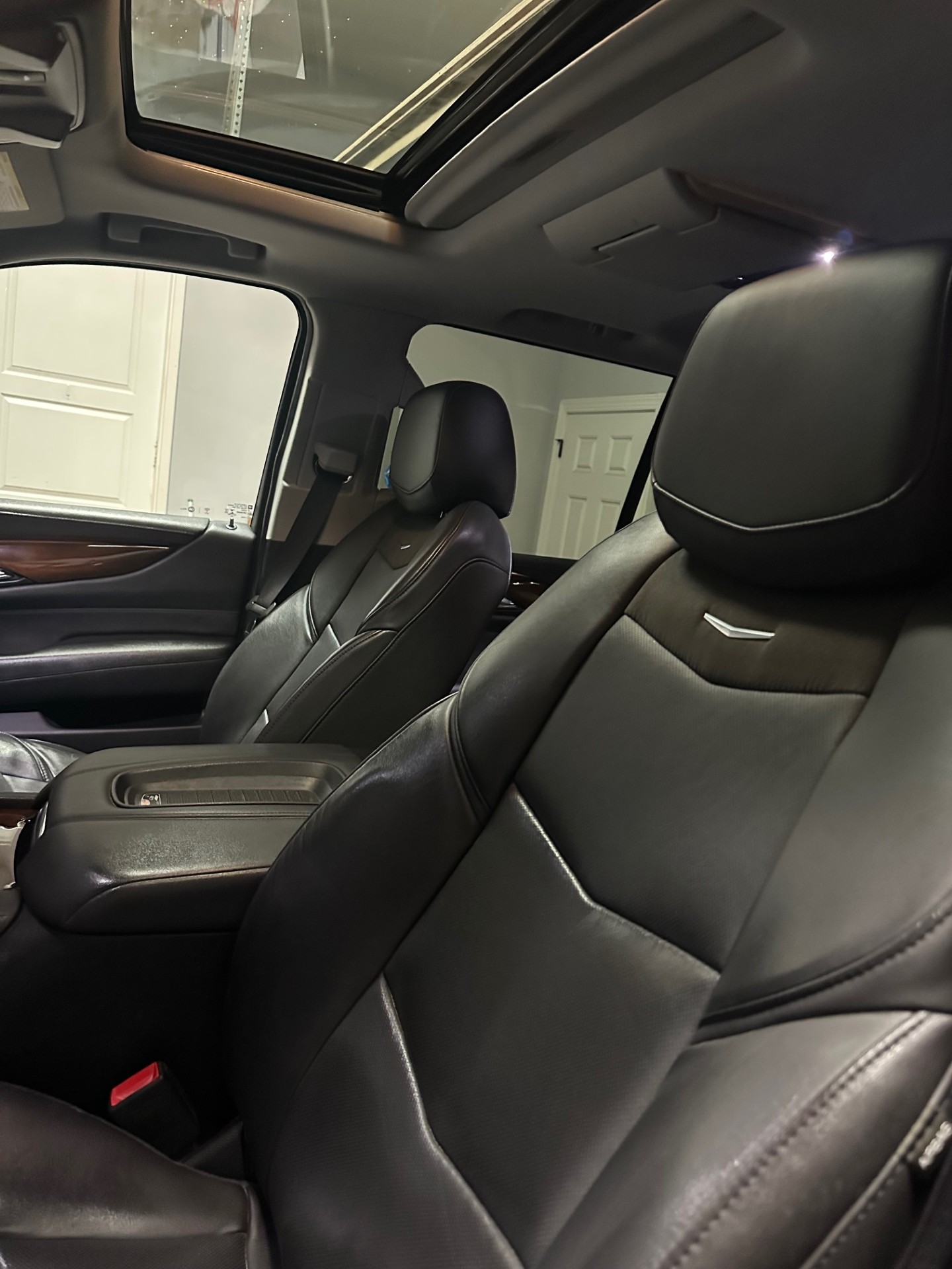 Used 2018 Cadillac Escalade Premium Luxury AWD/4WD image 14